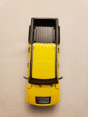 Maisto 1:28 Hummer - Modelo de coche fundido a presión - Puertas amarillas y capó abierto Foto 1 de 4