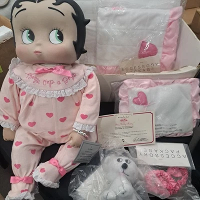 Muñeca Danbury Mint Baby Boop Itty Bitty Betty con accesorios y certificado de autenticidad completo Foto 1 de 4