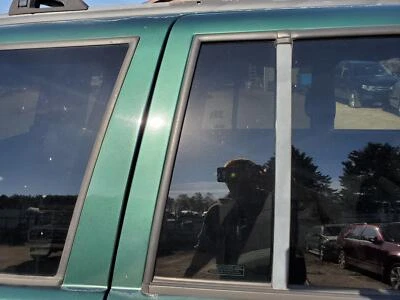 Vidrio/ventana de ventilación de puerta trasera derecha (tinte de privacidad AS3) 1995-1998 Jeep Grand Cherokee Foto 1 de 4
