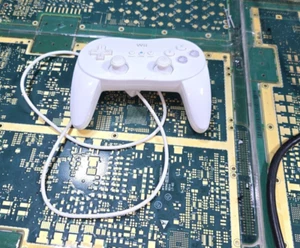 Nintendo Wii Pro Controller Classic White RVL-005(02)-Intact-Wear-Tested-READ - Picture 1 of 15