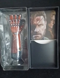 Metal Gear Solid Phantom Pain Bionic Arm and Blu-Ray disc - Imagen 1 de 4