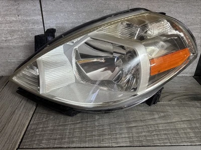 🇺🇸 2007-2012 Nissan Versa Halogen Headlight Assembly (Left,Driver) Used - Image 1 of 4