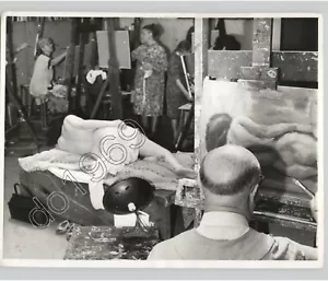 Student Nude Figure Model Drawing Art Class 1964 PRESS PHOTO - Picture 1 of 2