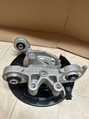 Nissan Máxima SR 2019 husillo trasero izquierdo nudillo OEM/Nissan original Foto 1 de 4