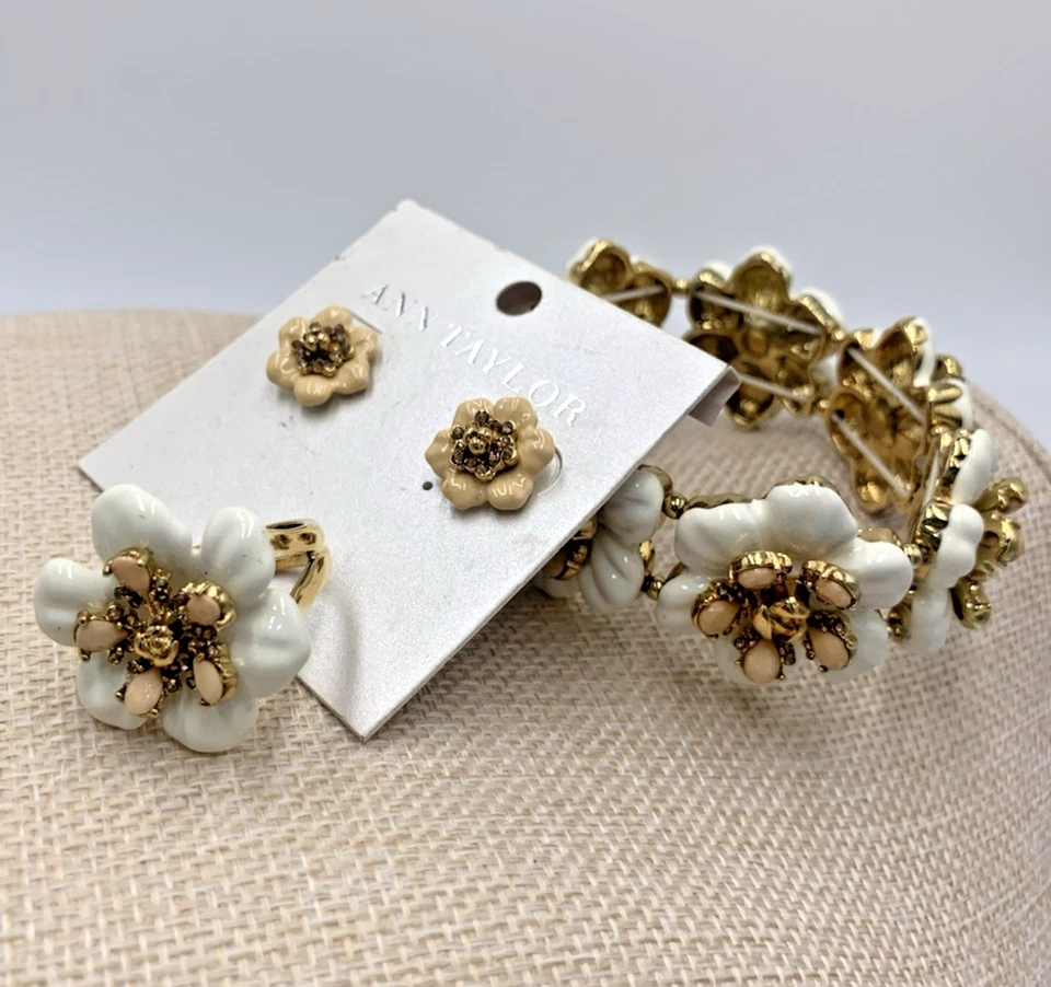 NUEVO CON ETIQUETAS NUEVO SIN ETIQUETAS Conjunto $138 Ann Taylor Elastizado Esmalte Flor Pulsera Anillo Foto 1 de 4