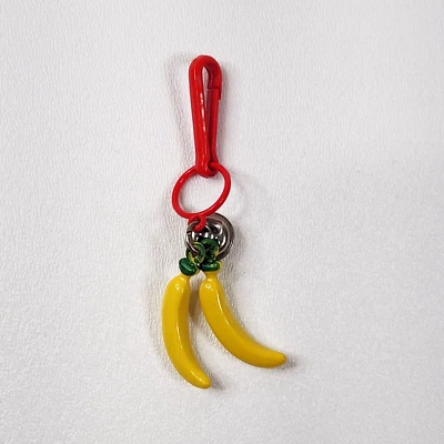 Collar vintage de plátano con dije de campana de plástico de los años 80 Foto 1 de 4