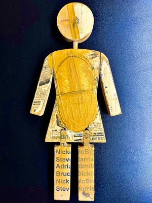 Muñeca OG de madera para niña monopatines / pintada a mano por el artista Tony Larson circa 2007 Foto 1 de 3