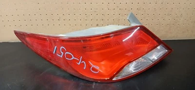 Lanterna traseira esquerda 15 16 17 HYUNDAI ACCENT FABRICANTE DE EQUIPAMENTO ORIGINAL 924011R610 - Imagem 1 de 4