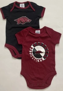 NCAA Arkansas Razorbacks Bebé Niño Conjunto de 2 Piezas Body Talla 6-9 Meses - Imagen 1 de 6
