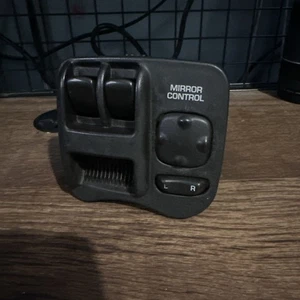 2000-2002 Saturn SC Driver Side Power Master Window Control Switch - Picture 1 of 4
