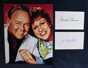 TODO EN LA FAMILIA ~ Tarjetas firmadas y exhibición de fotos ~ Carroll O'Connor y Jean Stapleton - Imagen 1 de 4