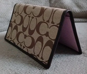 Soporte para cubierta de chequera marrón COACH - Imagen 1 de 5