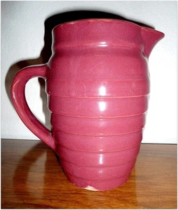 VINTAGE USA 1940's MAROON RIBBED PITCHER - Picture 1 of 4