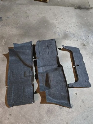 1998 - 2001 斯巴鲁 Impreza 2.5rs 完整后备箱内部地毯面板轿跑车轿车 — 第 1/4 张图片