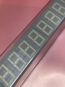 Kingbright (500 Pieces) DC56-11SGWA 2-DIGIT DISPLAY 14MM GREEN 568NM - Picture 1 of 4