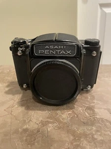 Fotocamera Asahi Pentax 6x7 pellicola con Pentax Proback & rilevatore livello vita, tappo antipolvere - Foto 1 di 12