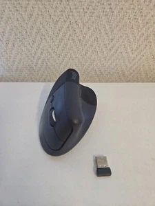 Logitech Lift Bezprzewodowa mysz pionowa - grafit (praworęczna) - Zdjęcie 1 z 6
