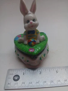 SPRINGTIME BUNNY aufklappbare Schmuck Pillendose Ostern inklusive kostenlosem Versand - Bild 1 von 9