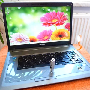 Medion P8612 XXL Kino 18 Zoll l 480GB SSD I Windows 11 l 2x GeForce DVDRW HDMI - Bild 1 von 11