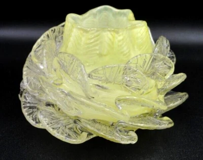 Jarrón de vidrio antiguo arte floral miniatura de vidrio amarillo ópalo bohemio Loetz Foto 1 de 4