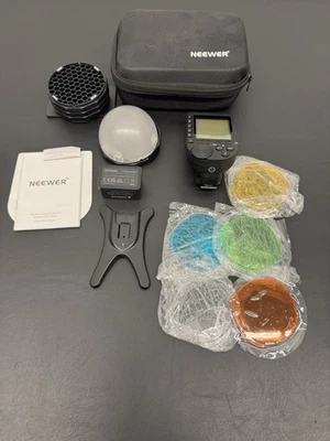 Neewer Flash Trigger  With Case - Image 1 of 4