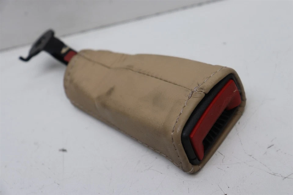 Aston Martin DB9 2005 V12 Задний ремень безопасности Пряжка LHS J233 - Изображение 1 из 1