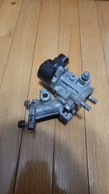 KIT DE VÁLVULA EGR ORIGINAL TOYOTA OEM 10-15 PRIUS, 12-17 PRIUS V, 04004-58137 Foto 1 de 4