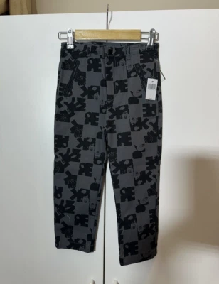 Pantalones de mezclilla informales elegantes negros/grises de Mickey Mouse de los parques de Disney talla 4 para niños nuevos con etiquetas Foto 1 de 3