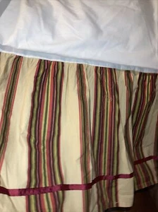 Falda de cama Waverly Ellery Home Estilos King multicolor a rayas con volantes - Imagen 1 de 5