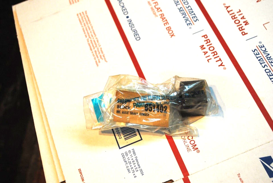 Nuevo de Lote Antiguo Mopar 1936-54 Plymouth Dodge Desoto Chrysler con 6 EJES TRASEROS BLOQUE DE EMPUJE Foto 1 de 1