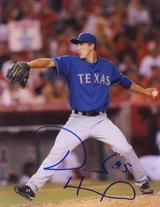 DEREK HOLLAND PITCHING TEXAS RANGERS SIGNED 8X10 PHOTO W/COA - Picture 1 of 1