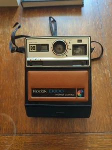 Cámara instantánea Polaroid Kodak EK100 de colección con correa - Imagen 1 de 4