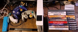Nintendo Wii Console Bundle Lot with GameCube Games and accessories - Picture 1 of 2