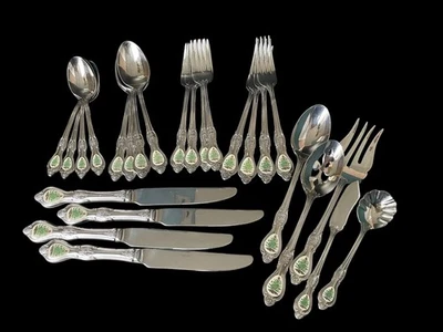 Spode Christmas Tree Flatware by Wallace 20pc Service For 4 PLUS 5pc Hostess Set - Image 1 of 4