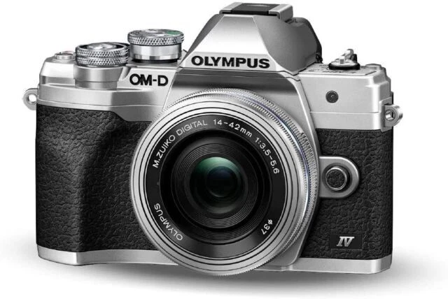 Olympus OM-D E-M10 Mark IV 20,3MP Fotocamera EVIL - Argento - Kit Pancake (M.Zuiko Digital ED 14-42mm F3,5-5,6 EZ)