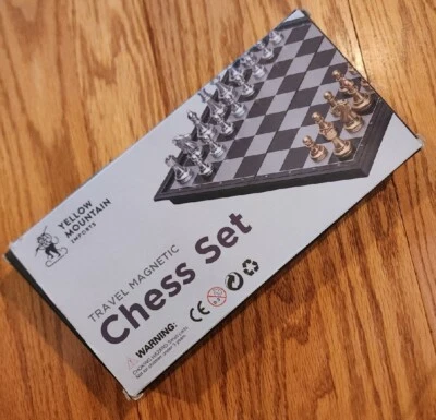 Juego de ajedrez magnético de viaje Yellow Mountain Imports (9,7 pulgadas) - plegable y porta Foto 1 de 4