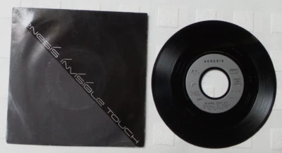DISQUE VINYLE 45T 7" SP MUSIQUE / GENESIS - INVISIBLE TOUCH - 1986 - Photo 1/2