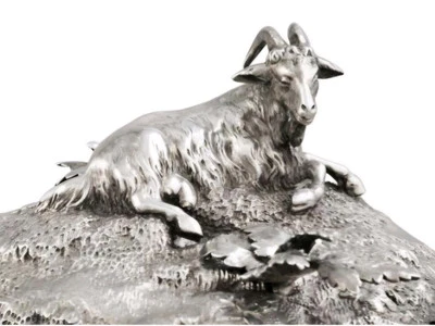 Antigua figura de plata un jabalí una cabra acostada, Italia c 1780, provincia de Sotheby's  Foto 1 de 4