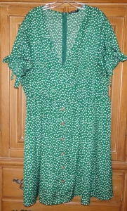 SHEIN CURVE DAMEN GRÖSSE 4XL PASST WIE 2X GRÜN GEBLÜMT KURZÄRMELIG V-AUSSCHNITT KLEID - Bild 1 von 3