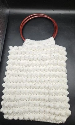 Cartera grande boho blanca de ganchillo de colección con asas de plástico retro años 70’s Foto 1 de 4