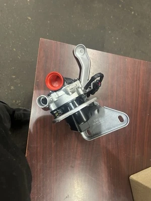 Bomba de aire secundaria de Volkswagen Tiguan 2019.  Número De Pieza 04E959231D�� Foto 1 de 4