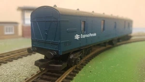 Lima OO gauge L305656 BR Mk1 57' GUV, M86117, Express Parcels blue, boxed - Picture 1 of 11