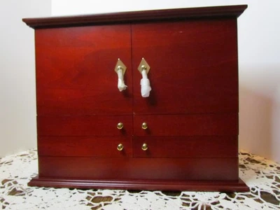 Joyero organizador Lori Greiner solo para tu facilidad madera de cerezo Foto 1 de 4