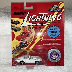 Tiburón Mako personalizado WHITE LIGHTNING escala 1:64 fundido a presión por Johnny Lightning nuevo - Imagen 1 de 12