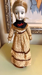 WALDA 18" 70er Jahre bemalte Porzellan/Stoff Puppe. Original Kleid - Bild 1 von 12