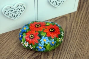 Hand-painted Stone Keepsake Paperweight Gift "Red Zinnias" by Judith Rowe - Picture 1 of 5