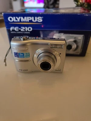 📸Olympus FE-210 Digitalkamera 7.1 MP OVP | Top Zustand | 3x Zoom | Funktioniert - Bild 1 von 4