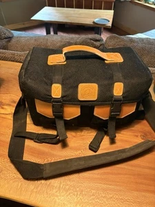 Quantaray Camera Camcorder Bag With Padding Shoulder Strap Leather Trim - Picture 1 of 6