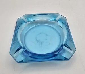Posacenere vintage MCM in vetro quadrato blu brillante 3,5" - Foto 1 di 10