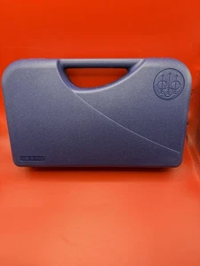 Estuche de plástico duro vintage para llevar pistola BERETTA. Caja de pistola forrada de espuma - Imagen 1 de 5